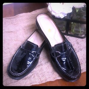 Black leather naturalLizer slip on shoes size 8.5